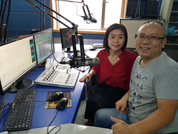 Dr. Jialin Zhang from ZMT was interviewed on a local radio station about this event | Photo: Chunxia Jiang, Hainan University Dr. Jialin Zhang from ZMT was interviewed on a local radio station about this event | Photo: Chunxia Jiang, Hainan University