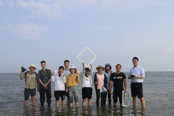 Part of the volunteering group of 'citizen scientists' | Photo: Chunxia Jiang, Hainan University Part of the volunteering group of 'citizen scientists' | Photo: Chunxia Jiang, Hainan University